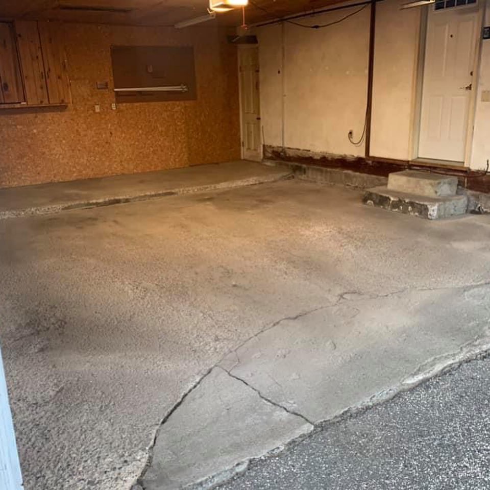 Immokalee garage floor before epoxy coating